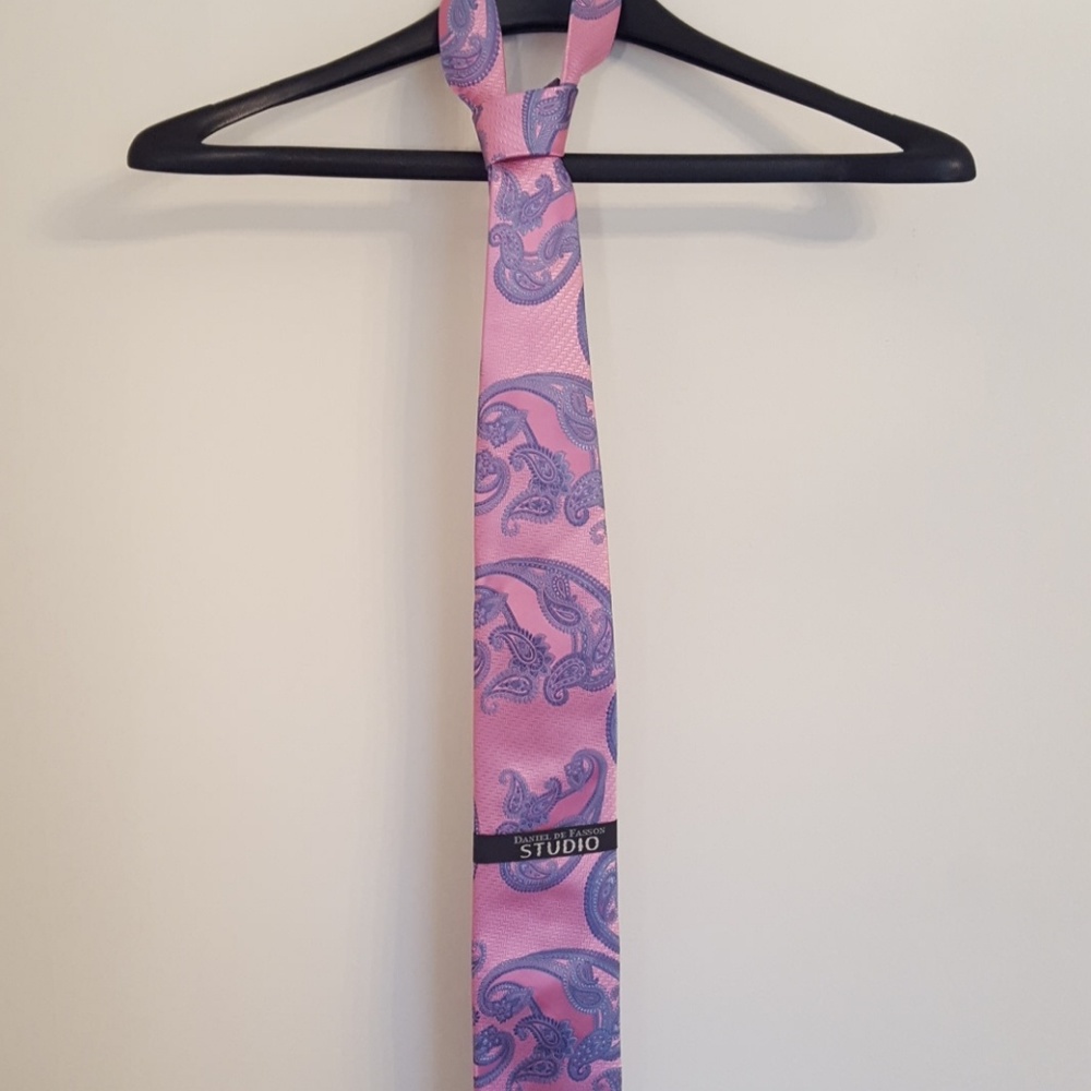 Men's Pink and Purple Necktie (NWT)